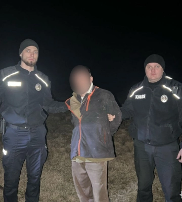 На Рівненщині син зламав сусідці ногу та бив батька