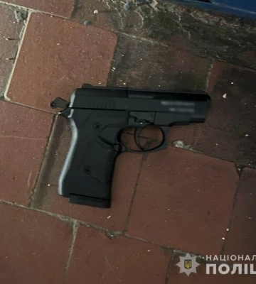 Поліцейські Дніпра повідомили про підозру чоловіку, який здійснив розбійний напад на магазин