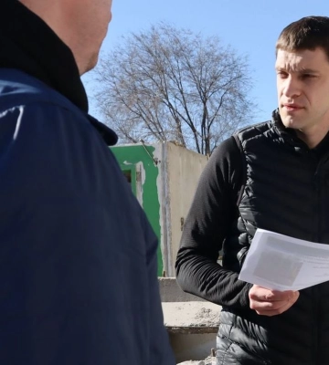 Іван Федоров перевірив хід відновлювальних робіт у пошкоджених ворогом будинках