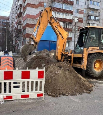 У Дніпрі на Червоному камені ремонтують дощоприймальну мережу: коли завершать роботи 