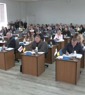 На черговій сесії Рівнеради депутати знову "ділили" гроші (ВІДЕО)