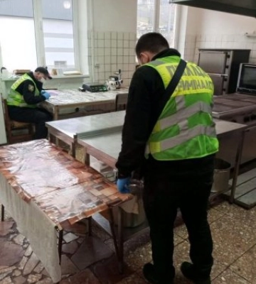 Порушення санітарних правил: за массове отруєння у школі Рахова взялася поліція