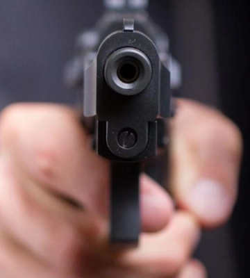 У магазині в Дніпровському районі чоловік з пістолетом намагався пограбувати магазин
