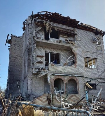 У Донецькій області російські окупанти скинули авіаційну бомбу на лікарню та приватні будинки