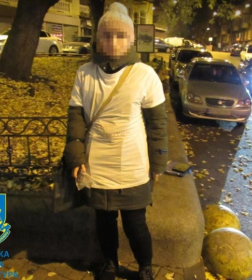 У Києві судитимуть &quot;волонтерку&quot;, яка на Хрещатику збирала гроші нібито на допомогу дітям-сиротам. Фото