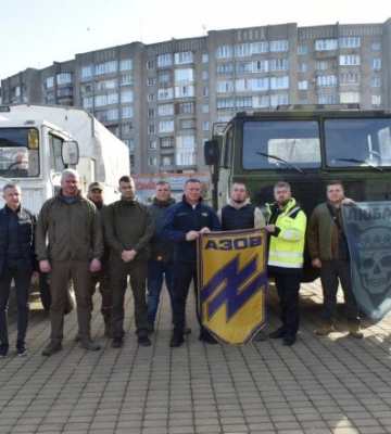 Волинь передала дві вантажівки для військових з НГУ «Азов»