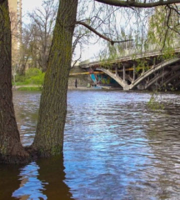 У Києві підвищився рівень води в Дніпрі. КМВА запевнила, що загрози наразі немає