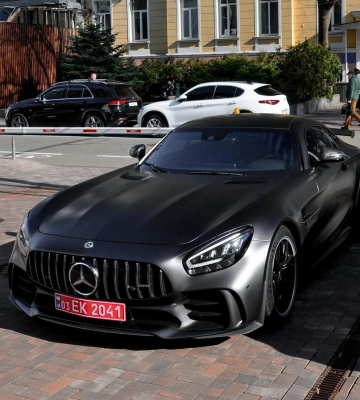 585-сильный раритет: в Киеве заметили экстремальный суперкар Mercedes 