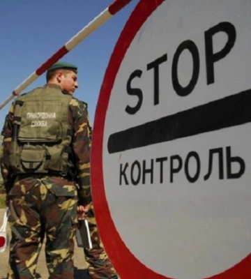 Інспекторка-прикордонниця разом зі спільниками незаконно переправили через кордон майже 170 осіб