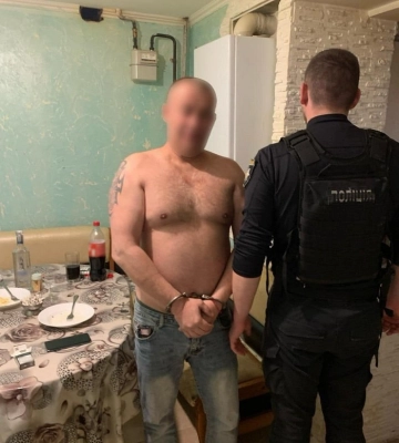 У Виноградові чоловік нагався вбити ножем сусіда