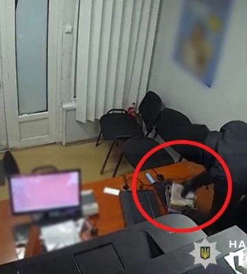 У Києві затримали грабіжника, який здійснив зухвалий напад на фінансову установу