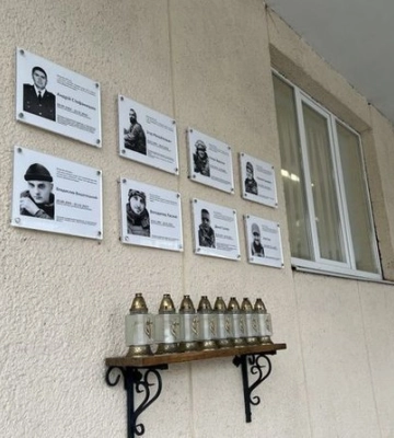 У школах Львова встановлять 18 меморіальних таблиць