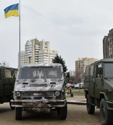 У Луцьку військовим передали всюдиходи Iveco 