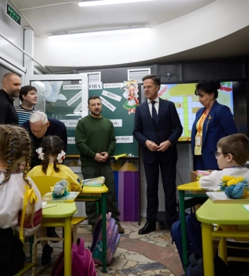 Навчання в умовах війни: Зеленський показав прем&#039;єру Нідерландів метрошколу у Харкові