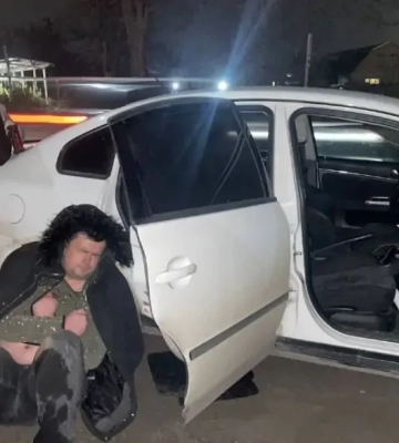 За плювок у харківського копа блогера з Дніпра посадили на два роки 