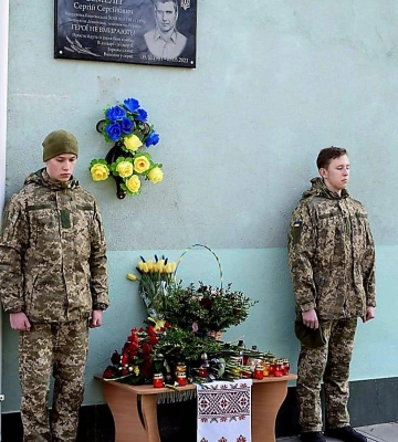 У школі на Миколаївщині відкрили меморіальну дошку на честь загиблого воїна