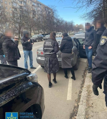Судитимуть посадовця однієї з комунальних установ Одеської міськради, який  збирав «данину» зі стихійних торговців