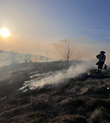 За добу на Волині двічі горіла суха трава. Паліїв шукають