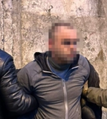 СБУ затримала рецидивіста, який тероризував мешканців Одеси під виглядом правоохоронця