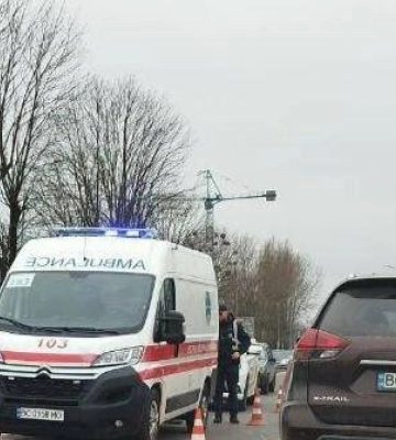У Львові швидка збила дівчину