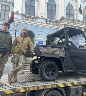 Чернівці передали підрозділам ЗСУ 82 квадрокоптери та мотовсюдихід