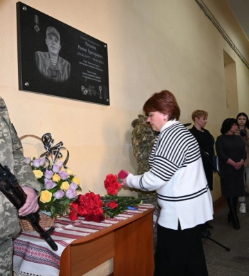 У Полтаві відкрили меморіальну дошку загиблому захиснику Роману Ротанову