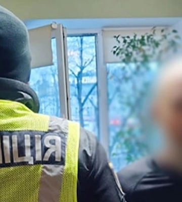 В Киеве пьяный мужчина стрелял с балкона многоэтажки