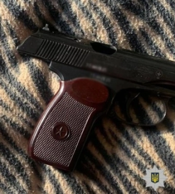 У Києві п&#039;яний чоловік стріляв з балкона багатоповерхівки