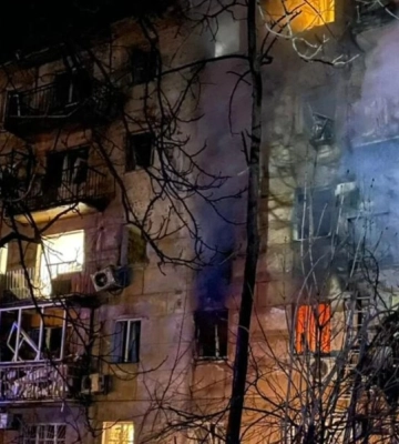 В Одессе ударный дрон попал в многоэтажку, есть пострадавшие