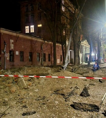 Російські дрони пошкодили багатоповерхівку в Одесі, є постраждалі, людей шукають під завалами - ОВА