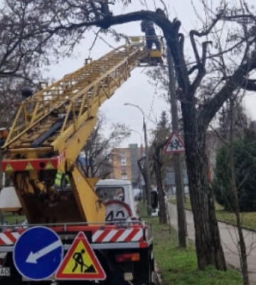 У Рівному відремонтували понад 100 світлоточок