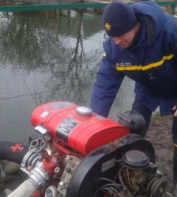 Затопило: у Голобах з присадибної ділянки відкачали 250 м кубічних води