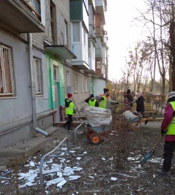 У Шевченківському районі Харкова комунальники усувають наслідки удару &quot;Шахеда&quot;: фото