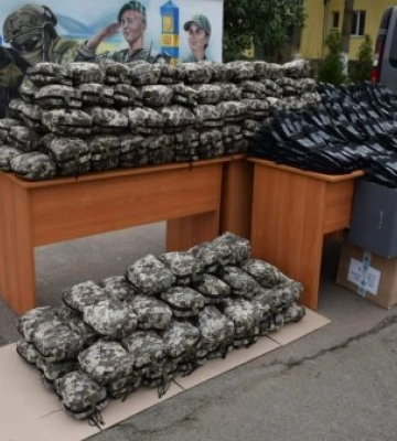 На Закарпатті прикордонникам передали партію благодійної допомоги
