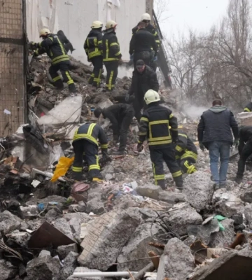 Завтра на Одещині оголошено траур за загиблими внаслідок влучання ворожого дрона в 9-поверхівку