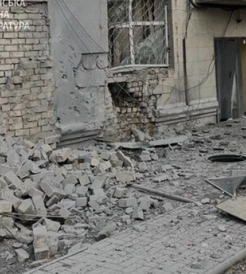 россияне ударили по жилым кварталам Херсона, есть раненая - ОВА