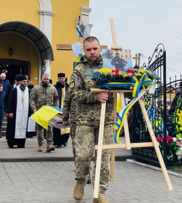 Війна забирає молодих: в Нововолинську провели у вічність Героя Андрія Боратинця