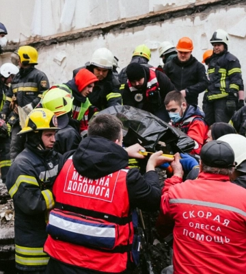 Число погибших в результате удара по жилому дому в Одессе возросло до пяти