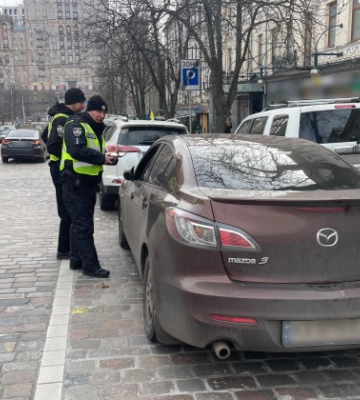 У Києві патрульні слідкують за дотриманням правил паркування: фото