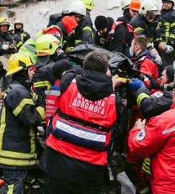 Уже пять: в Одессе из-под завалов достали еще одного погибшего