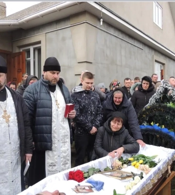 В селі на Рівненщині оплакали гранатометника, нагородженого «Хрестом незламності» (ФОТО)