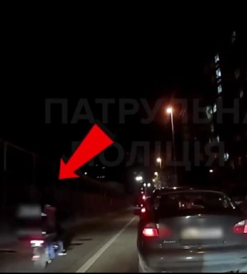 Погоня за мопедом по встречной полосе: в Киеве патрульные остановили водителя