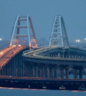 Движение по Крымскому мосту остановлено - СМИ
