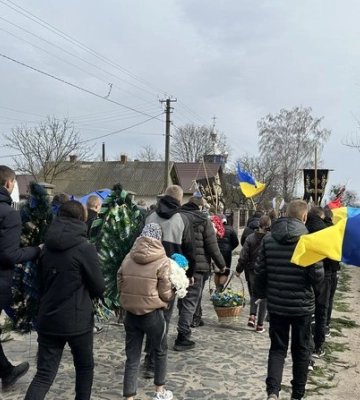 «За кілька днів до загибелі побував вдома»: на Волині провели в останню дорогу Героя Тараса Сокола