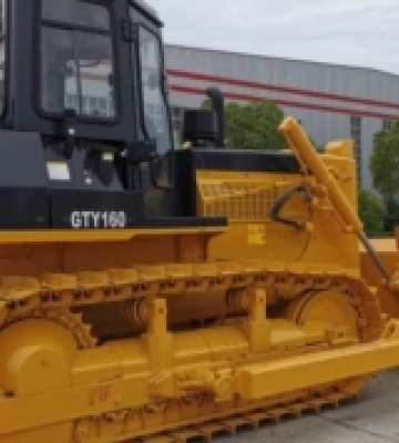 Комунальники у Вараші розжились бульдозером за понад 4,5 мільйона гривень