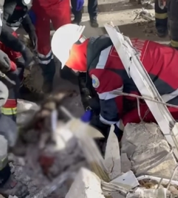 В Одесі під завалами багатоповерхівки знайшли ще одну жінку з немовлям 