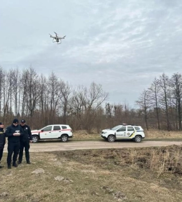 Рятувальники підняли над Рівненською областю дрони, щоб виявити пожежі в екосистемах