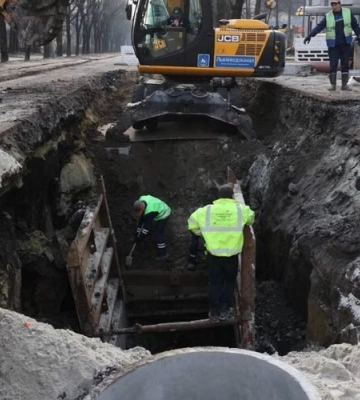 У Львові відремонтували колектор і відкрили для проїзду вулицю Угорську