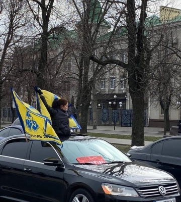 &quot;Не мовчи. Полон вбиває&quot;. Рідні військовополонених у Черкасах організували автопробіг