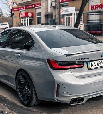В Україні помітили рідкісний 495-сильний BMW Alpina B3 (Фото)